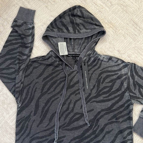 Jane & Delancey pullover hoodie, gray and black, New with tags, Size Small - Picture 9 of 16